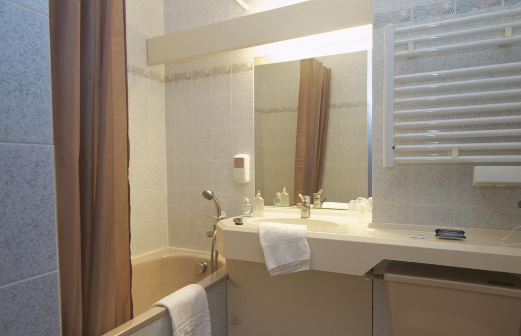 Hotel Sully Nogent-le-Rotrou Habitación foto